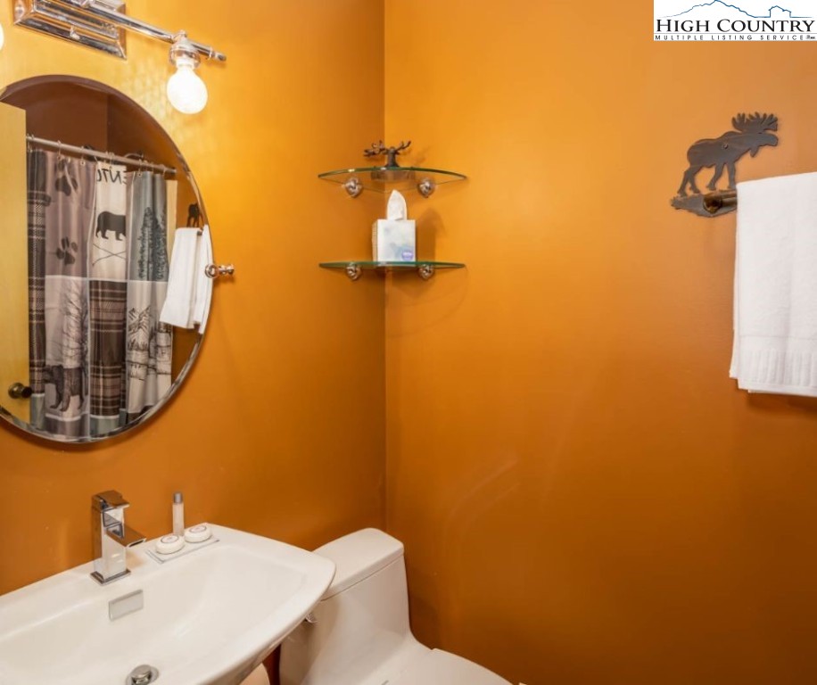 1534 Beech Mountain Parkway Beech Mountain, NC 28604 - Photo 14 of 29 a bathroom with a sink and a mirror