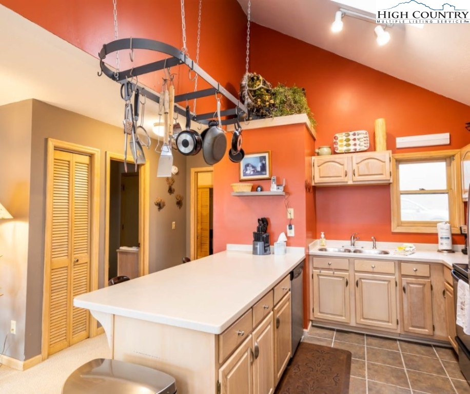 1534 Beech Mountain Parkway Beech Mountain, NC 28604 - Photo 5 of 29 a kitchen that has a lot of cabinets in it