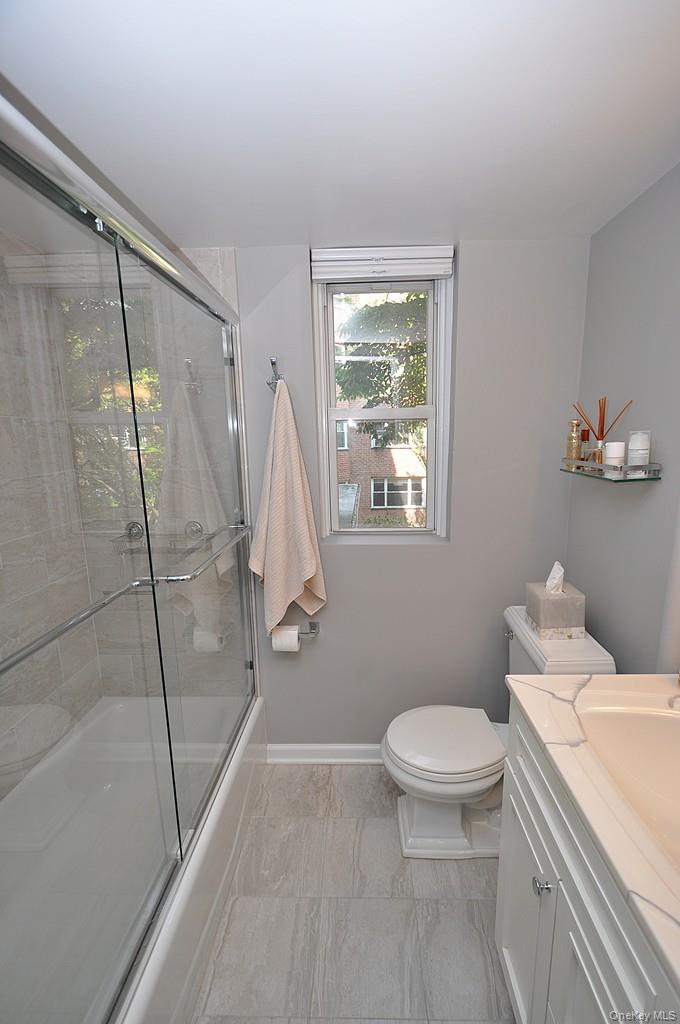 235 Garth Road, Unit E2E Scarsdale, NY 10583 - Photo 21 of 46 Renovated Bathroom