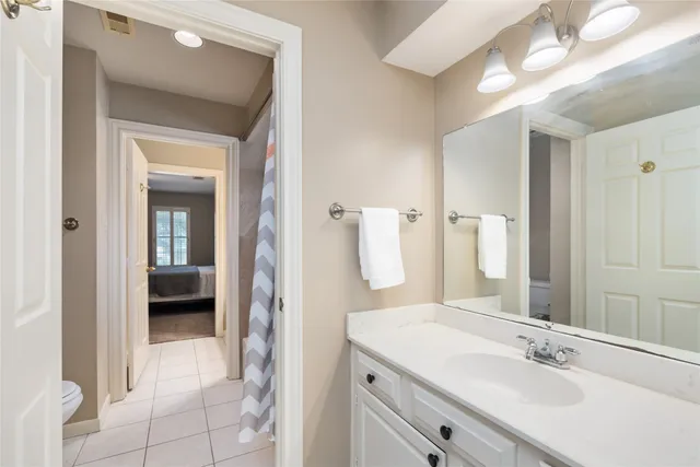 a en suite bathroom with a sink and a mirror