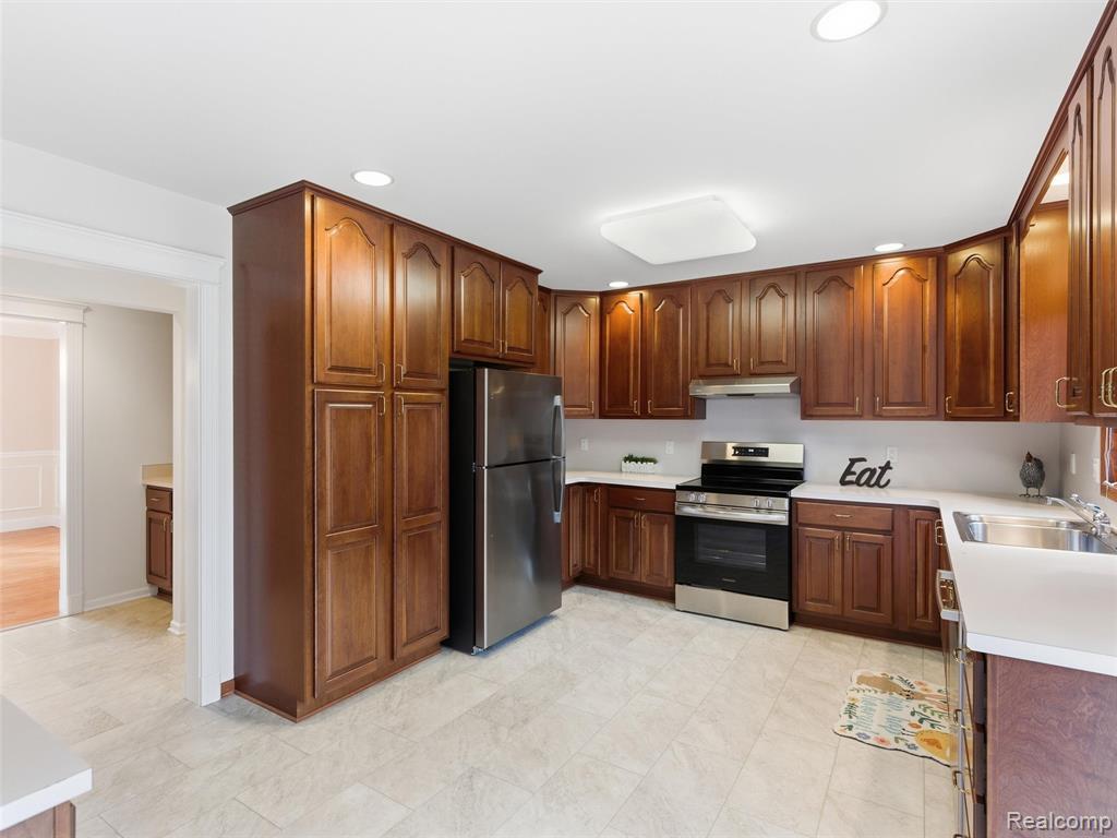 2178 Clinton View Circle Rochester Hills, MI 48309 - Photo 16 of 50 Gallery Image 16