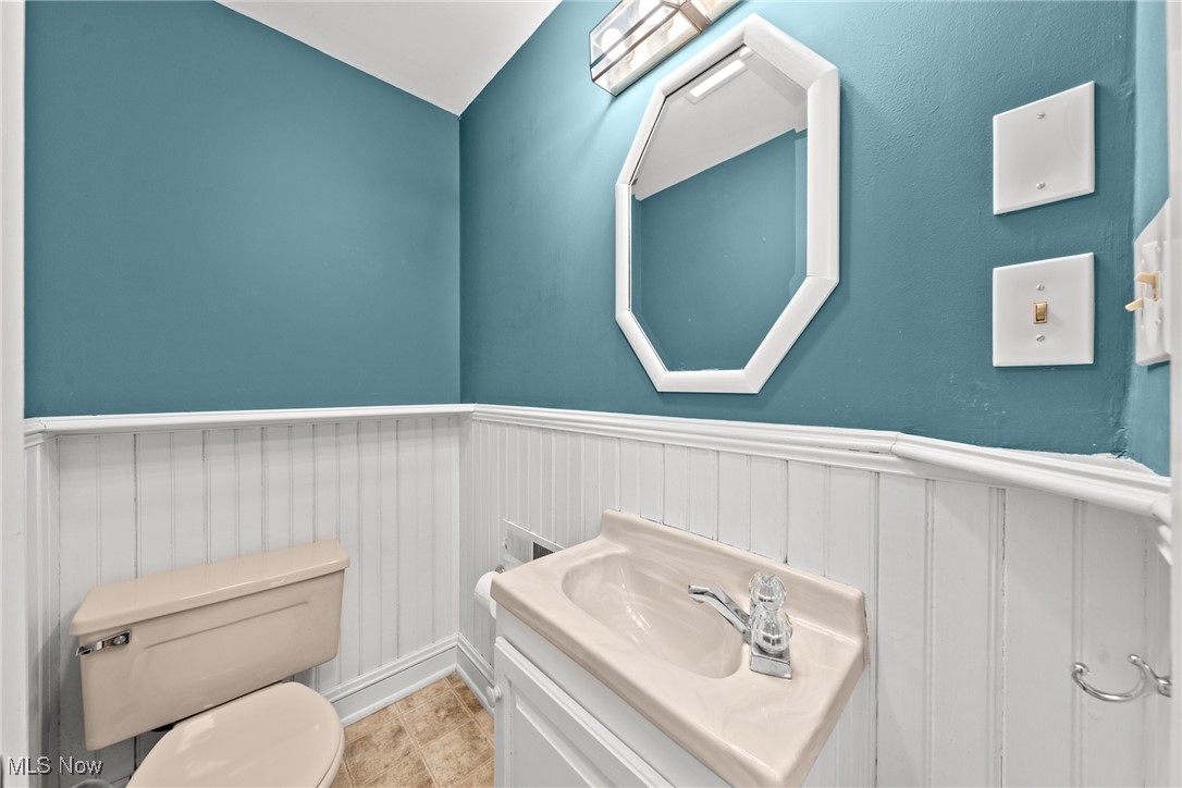 1437 Churchill Road Cleveland, OH 44124 - Photo 20 of 27