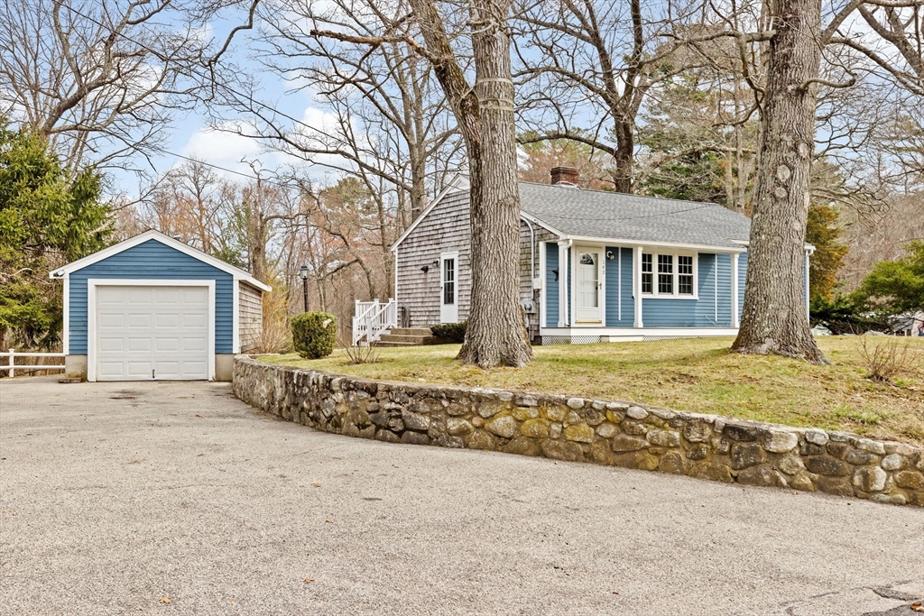 142 Old Oaken Bucket Road Scituate, MA 02066 - Photo 3 of 27 Gallery Image 3