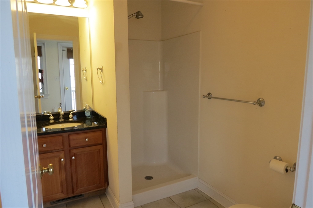 11 Railroad Avenue, Unit B5 Salisbury, MA 01952 - Photo 12 of 24