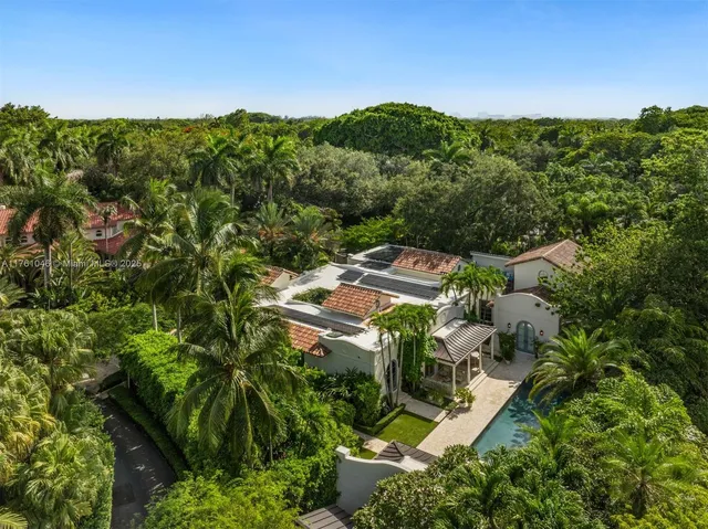 a view of a yard with plants and outdoor seating