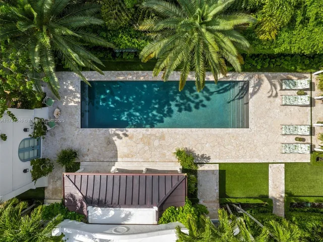 a view of a back yard of the house