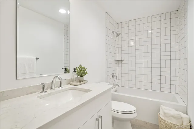 $829,900 | 2040 Crompond Road, Unit 19, Yorktown Heights, NY 10598