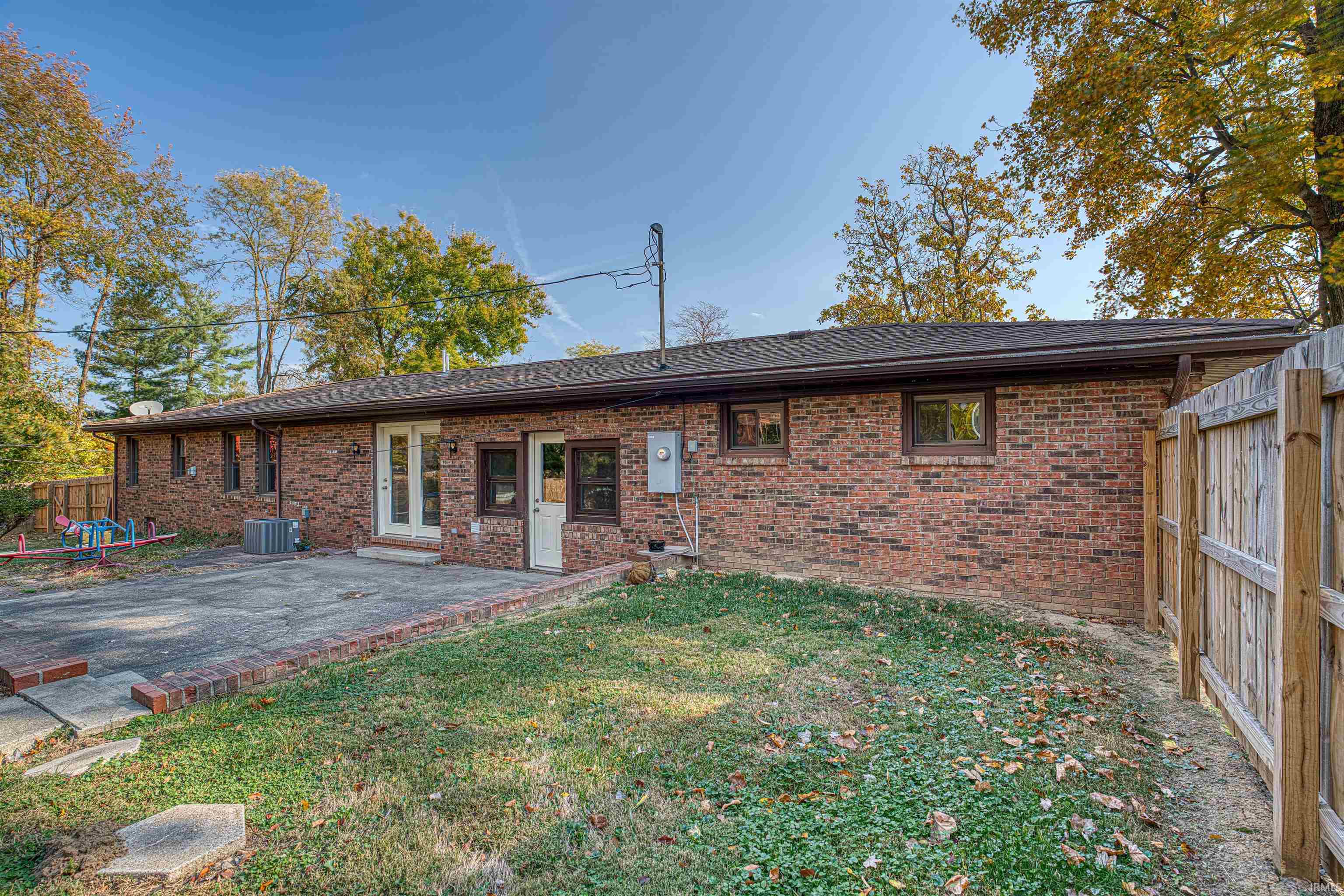 4555 West Martin Road Newburgh, IN 47630 - Photo 2 of 29 Gallery Image 2