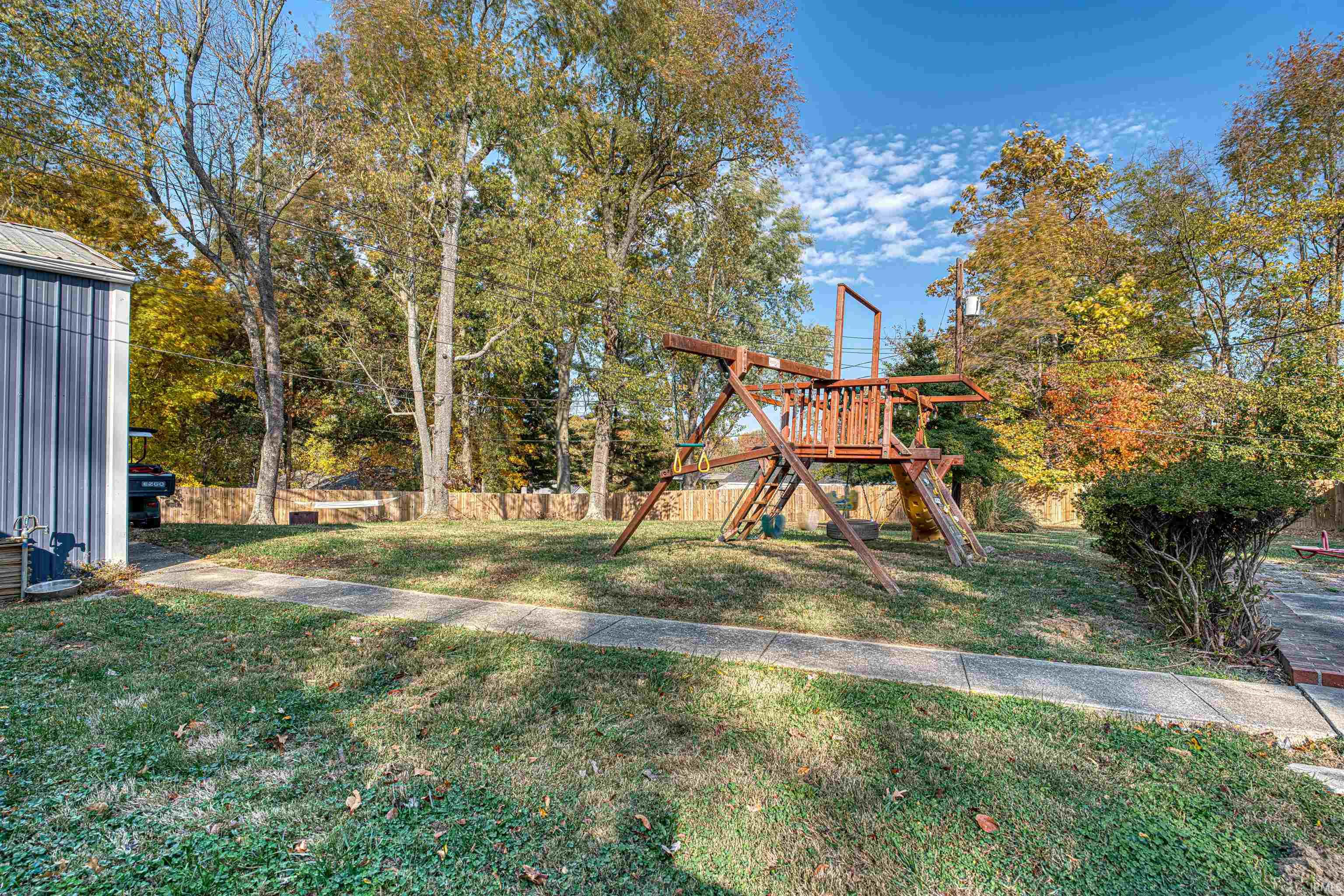 4555 West Martin Road Newburgh, IN 47630 - Photo 3 of 29 Gallery Image 3