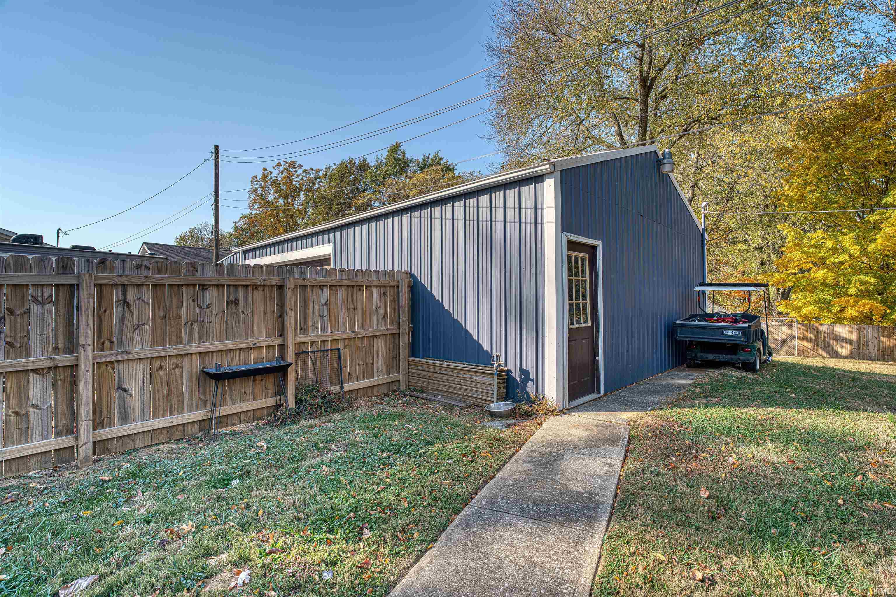 4555 West Martin Road Newburgh, IN 47630 - Photo 4 of 29 Gallery Image 4