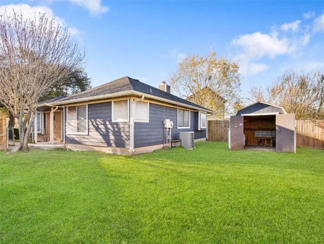 a view of a house with a backyard