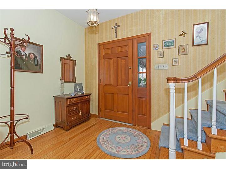 739 Country Club Road Phoenixville, PA 19460 - Photo 3 of 25 Foyer