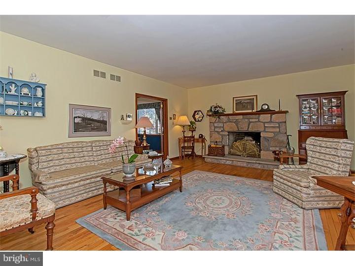 739 Country Club Road Phoenixville, PA 19460 - Photo 4 of 25 Living Room