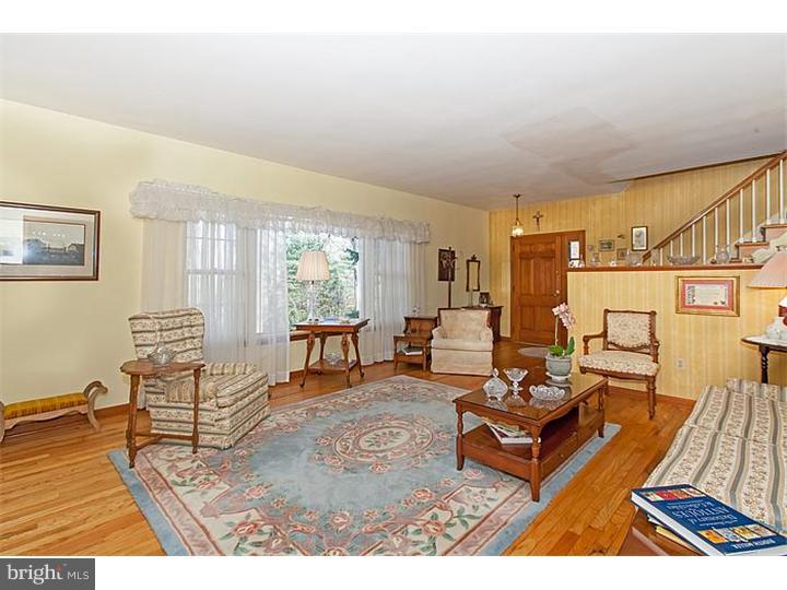 739 Country Club Road Phoenixville, PA 19460 - Photo 6 of 25 Living Room