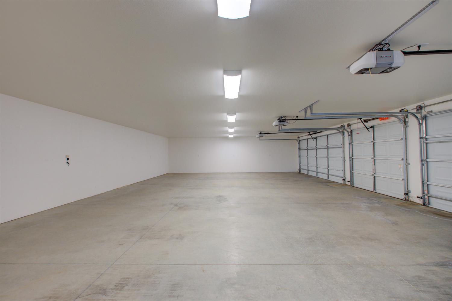 1739 First Street Atwater, CA 95301 - Photo 45 of 58 a view of a garage