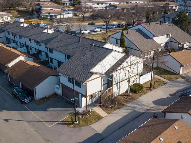 $324,000 | 1379 Ct Marguerite, Hanover Park, IL 60133