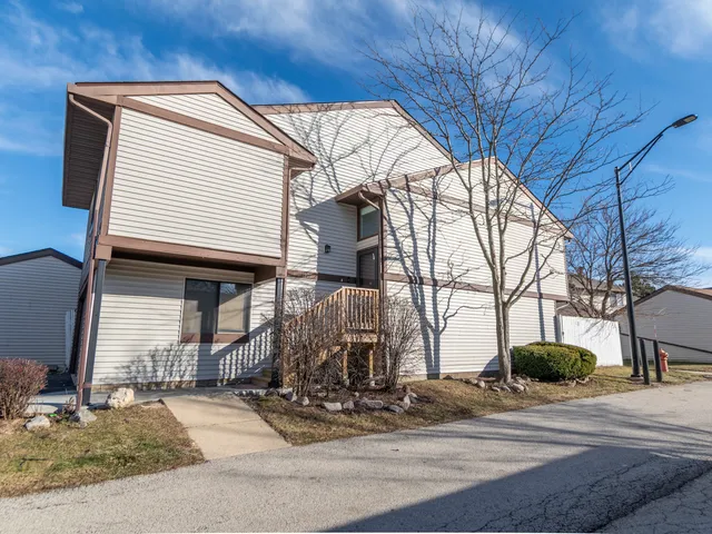 $324,000 | 1379 Ct Marguerite, Hanover Park, IL 60133