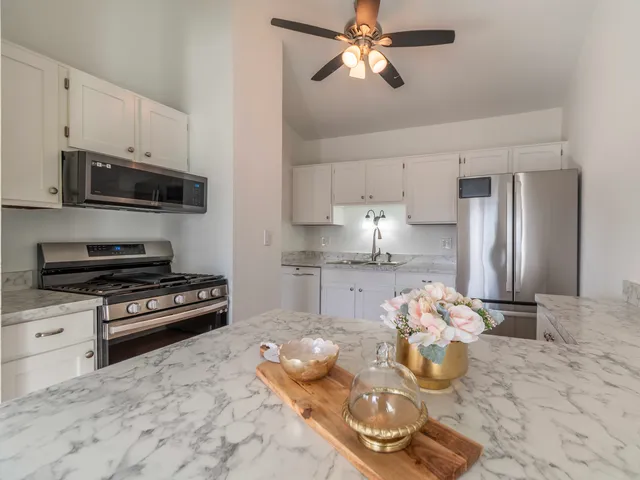 $324,000 | 1379 Ct Marguerite, Hanover Park, IL 60133