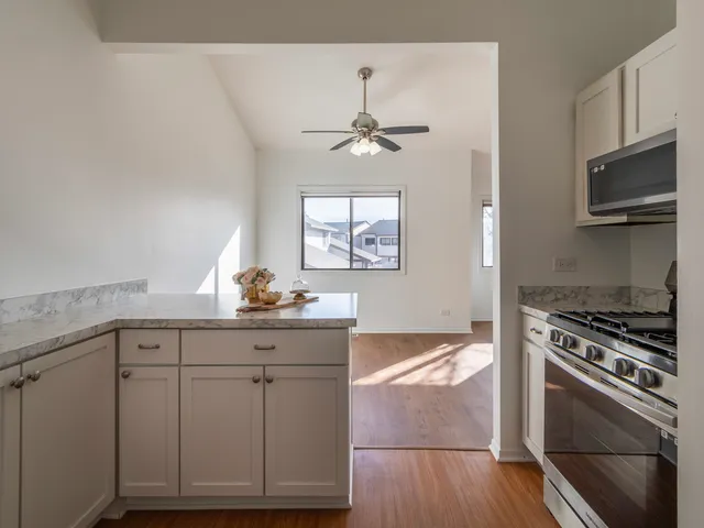 $324,000 | 1379 Ct Marguerite, Hanover Park, IL 60133