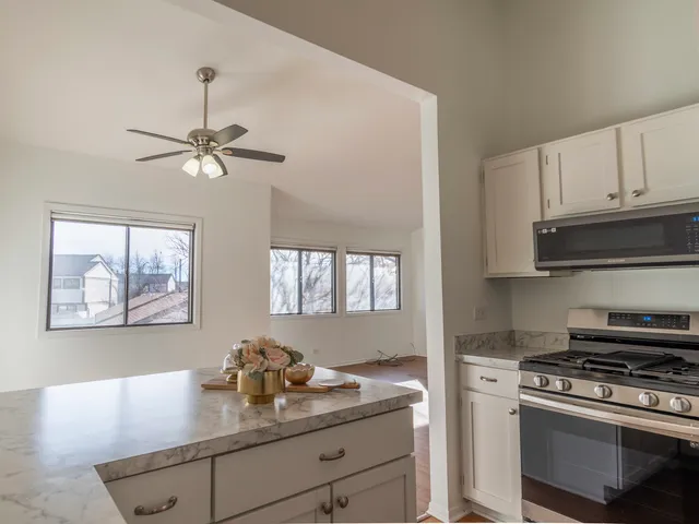 $324,000 | 1379 Ct Marguerite, Hanover Park, IL 60133