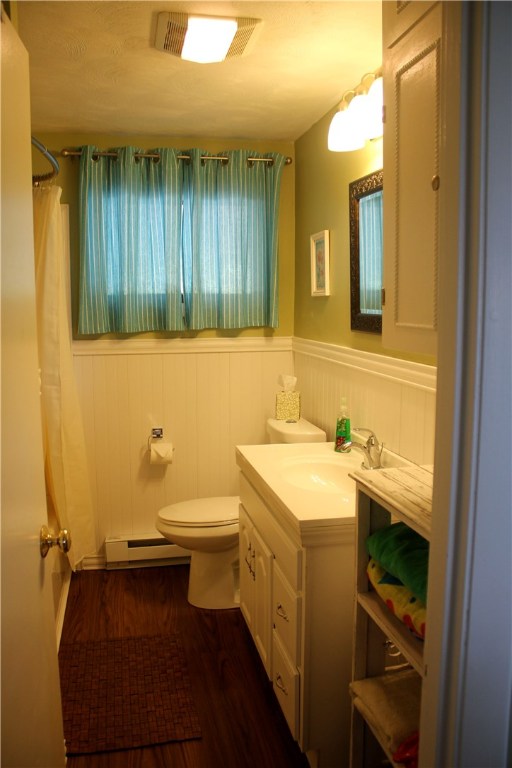 46 Conanicut Road Narragansett, RI 02882 - Photo 11 of 36 Upper level bathroom