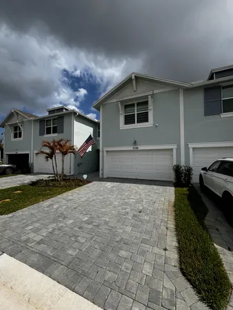 $425,000 | 5786 Southeast Edgewater Circle, Stuart, FL 34997