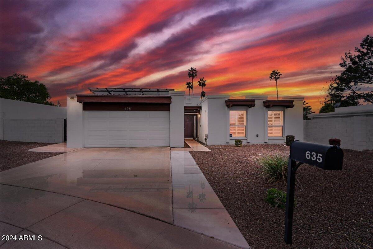 635 East Piping Rock Road Phoenix, AZ 85022 - Photo 1 of 26 Front of home twilight