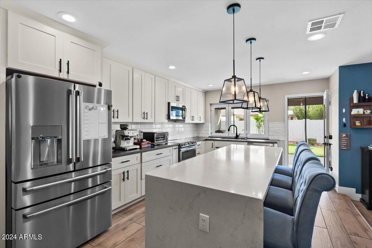 635 East Piping Rock Road Phoenix, AZ 85022 - Photo 11 of 26 Kitchen