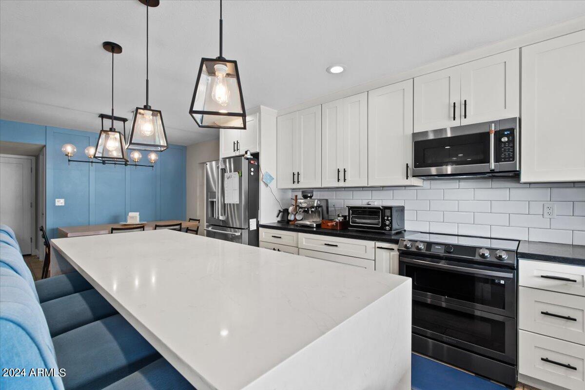 635 East Piping Rock Road Phoenix, AZ 85022 - Photo 14 of 26 Kitchen