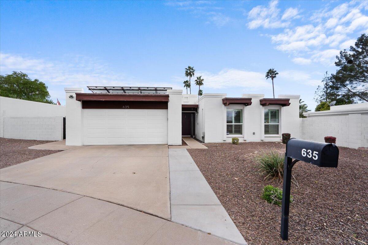 635 East Piping Rock Road Phoenix, AZ 85022 - Photo 2 of 26 Front of home