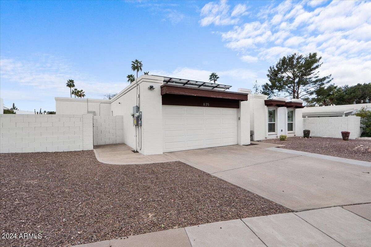 635 East Piping Rock Road Phoenix, AZ 85022 - Photo 4 of 26 Paradise Front of home