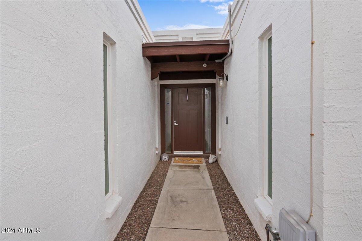 635 East Piping Rock Road Phoenix, AZ 85022 - Photo 5 of 26 Front entry