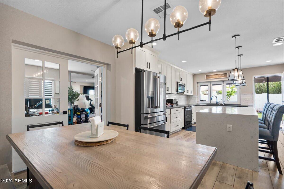 635 East Piping Rock Road Phoenix, AZ 85022 - Photo 10 of 26 Dining