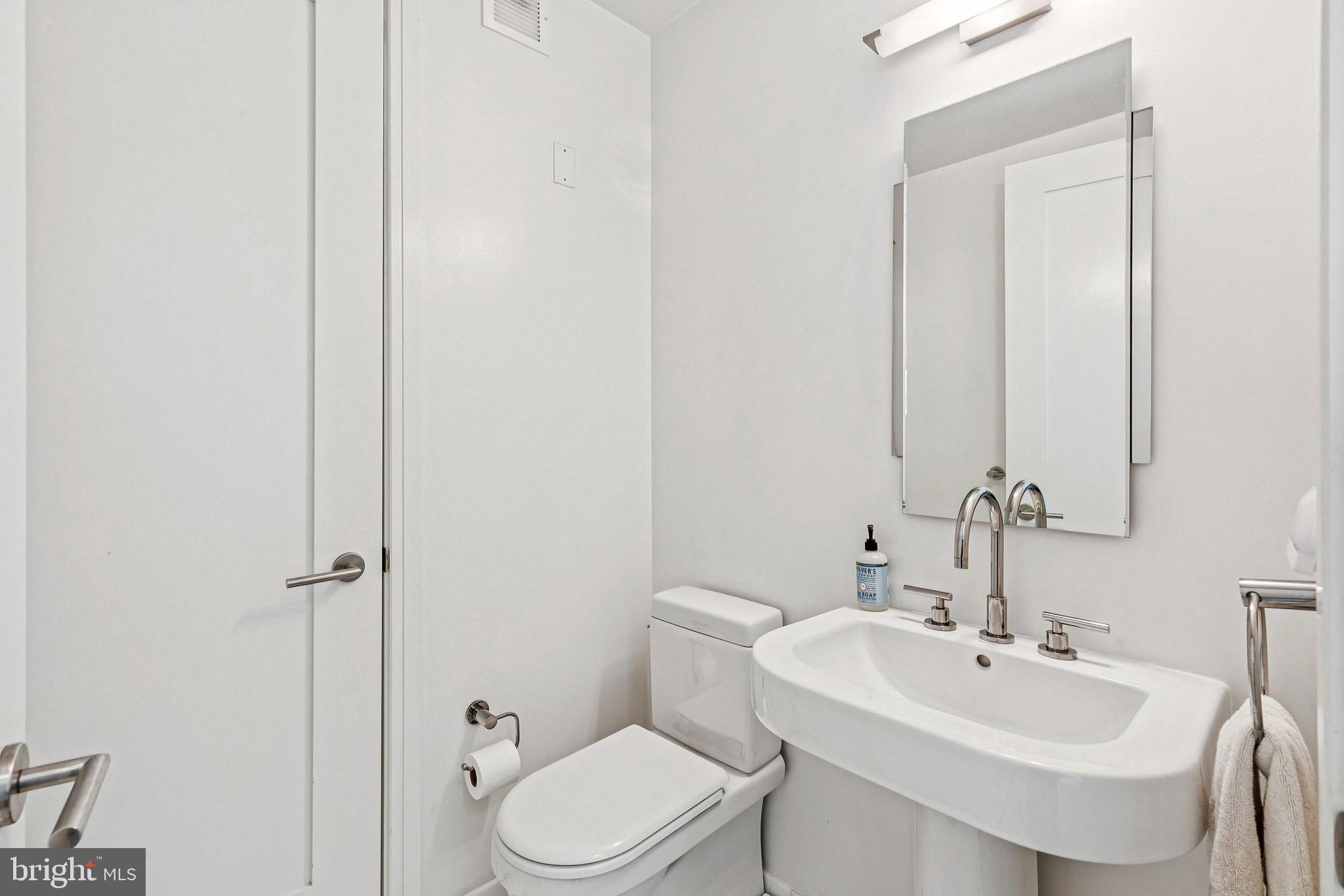 1414 South Penn Square, Unit 22D Philadelphia, PA 19102 - Photo 27 of 42