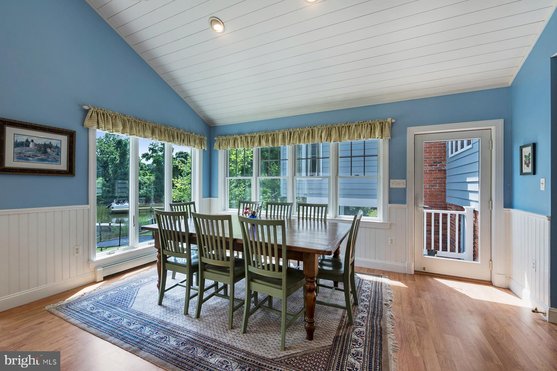 252 Providence Road Annapolis, MD 21409 - Photo 13 of 63 Casual dining with a waterview