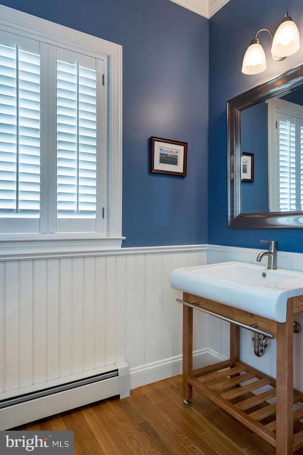 252 Providence Road Annapolis, MD 21409 - Photo 22 of 63 Main level powder room