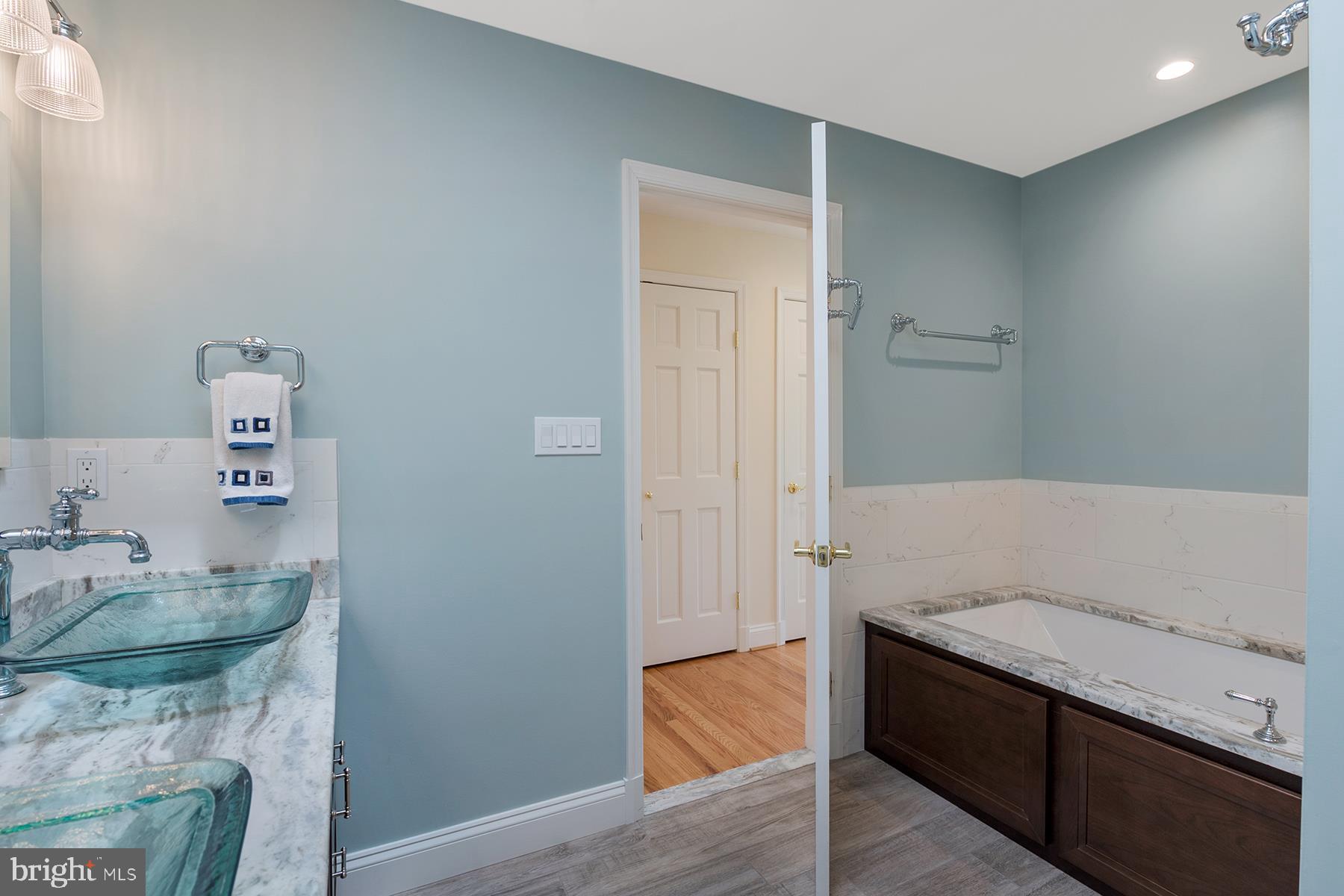252 Providence Road Annapolis, MD 21409 - Photo 27 of 63 Owners bathroom has separate soaking tub