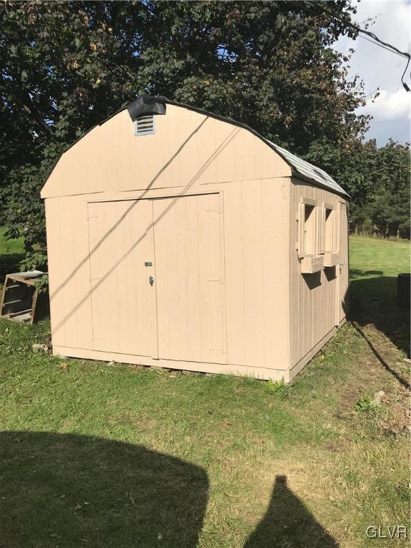 2957 Old Post Road Slatington, PA 18080 - Photo 4 of 26 Gallery Image 4