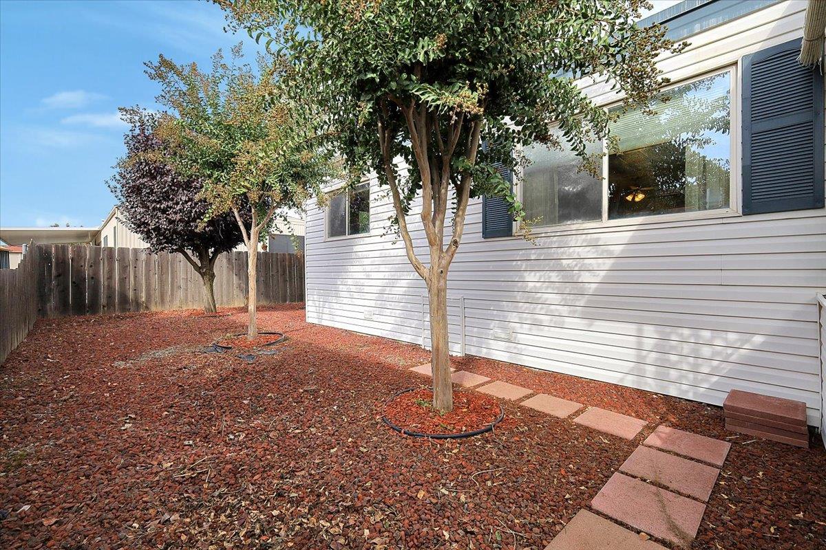 1155 Pease Road, Unit 511 Yuba City, CA 95991 - Photo 32 of 35 a front view of a house with a yard