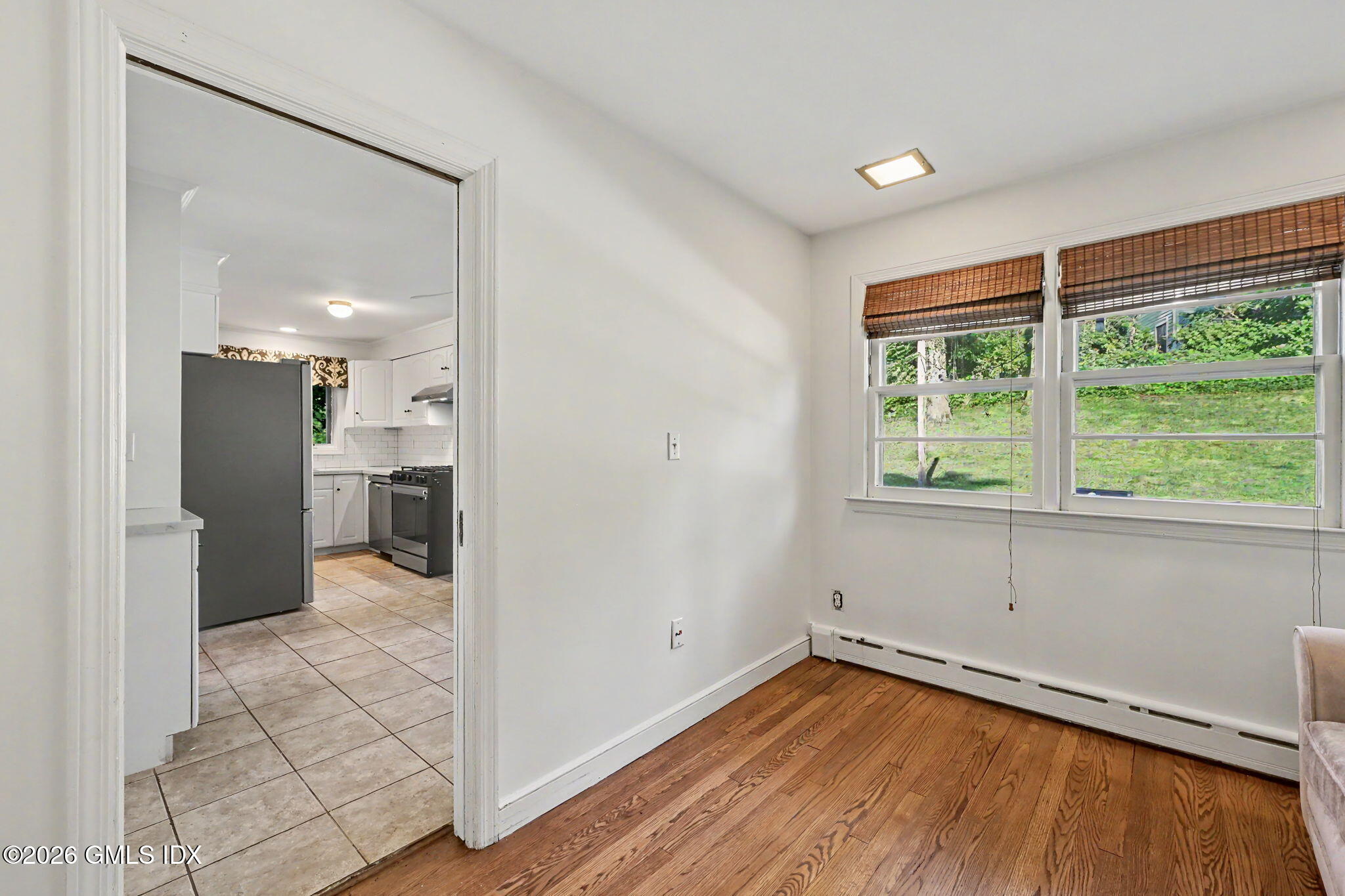20 Meyer Place Riverside, CT 06878 - Photo 10 of 29 21-web-or-mls-20-meyer-pl