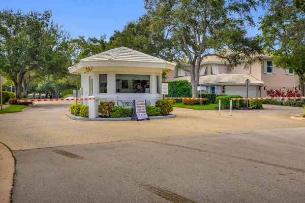 $690,000 | 14410 Palmwood Road, Palm Beach Gardens, FL 33410