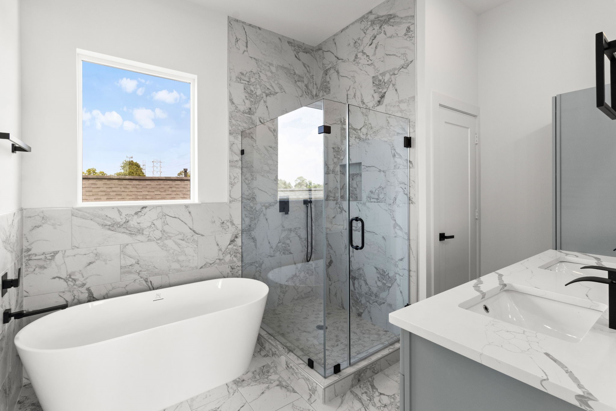 5512 Hardy Street Houston, TX 77009 - Photo 23 of 39 a bathroom with a sink and a bathtub