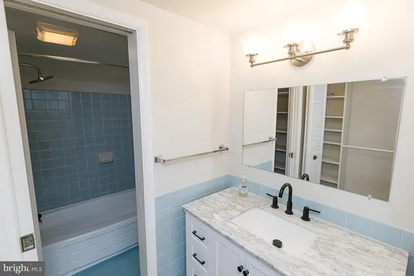 $2,100 | 1420 N Street Northwest, Unit 907, Washington, DC 20005