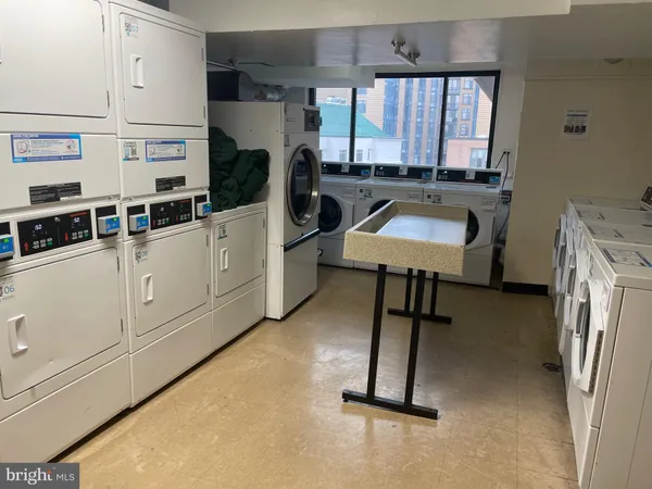 $2,100 | 1420 N Street Northwest, Unit 907, Washington, DC 20005