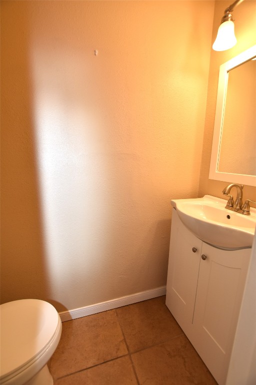11404 Walnut Ridge Drive, Unit 14 Austin, TX 78753 - Photo 15 of 16 a bathroom with a sink a toilet and vanity