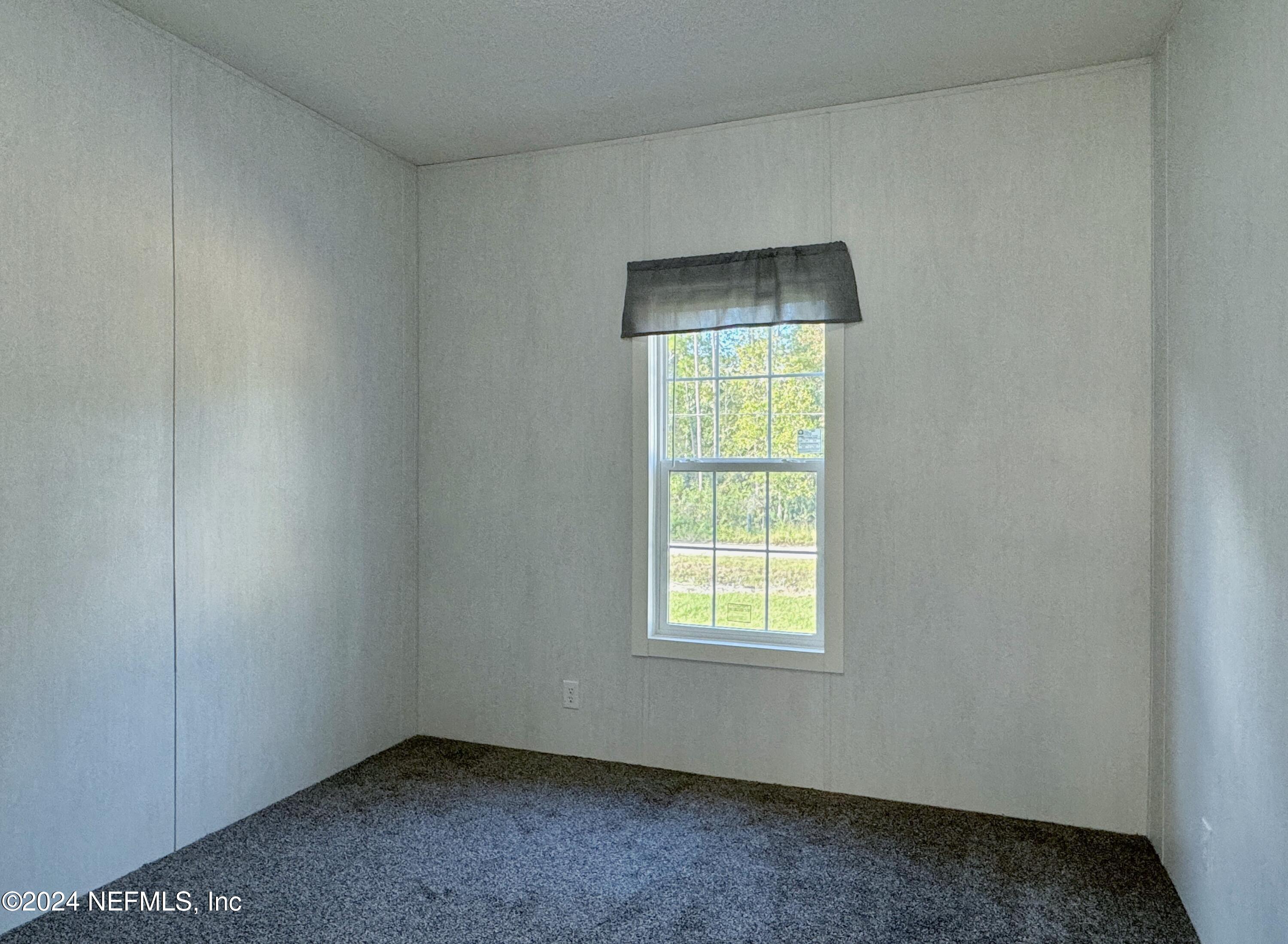 127 Domingo Road Satsuma, FL 32189 - Photo 14 of 18 an empty room with a window