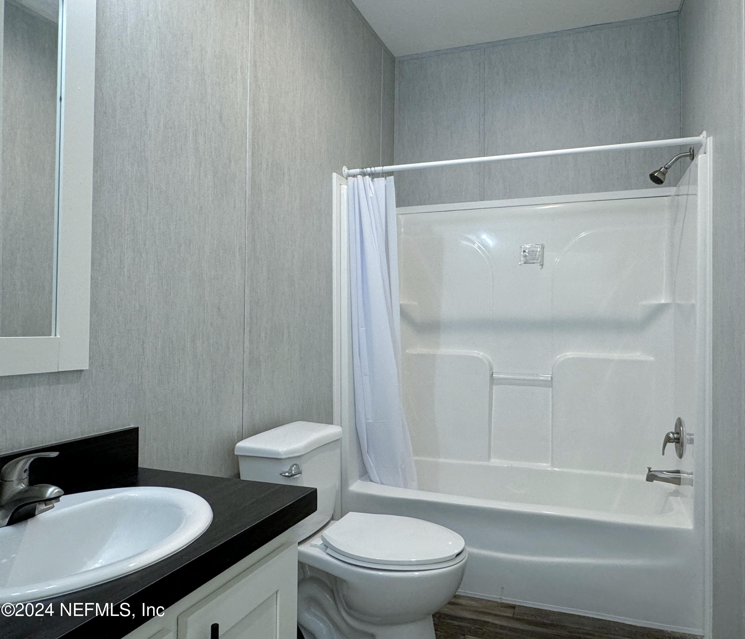 127 Domingo Road Satsuma, FL 32189 - Photo 17 of 18 a bathroom with a toilet a sink and bathtub