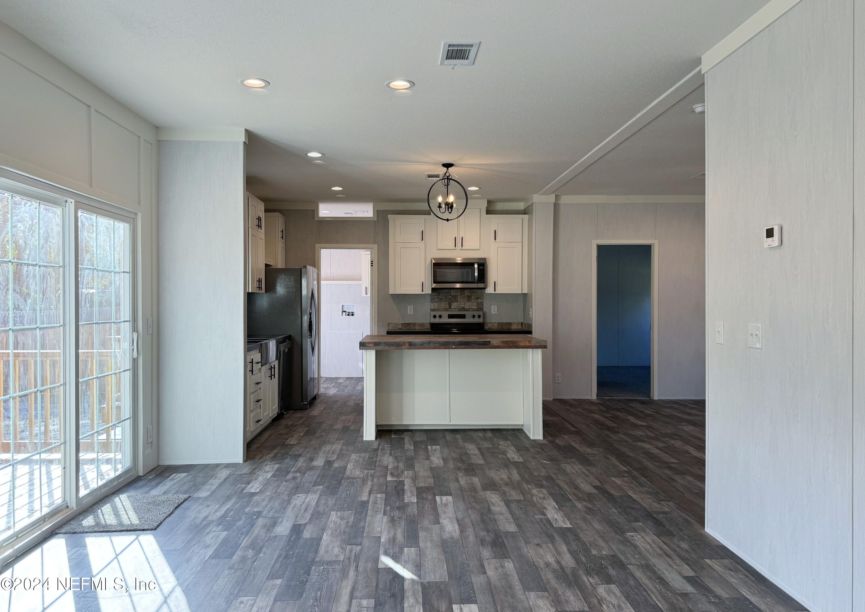 127 Domingo Road Satsuma, FL 32189 - Photo 5 of 18 a view of kitchen with refrigerator sink and cabinets