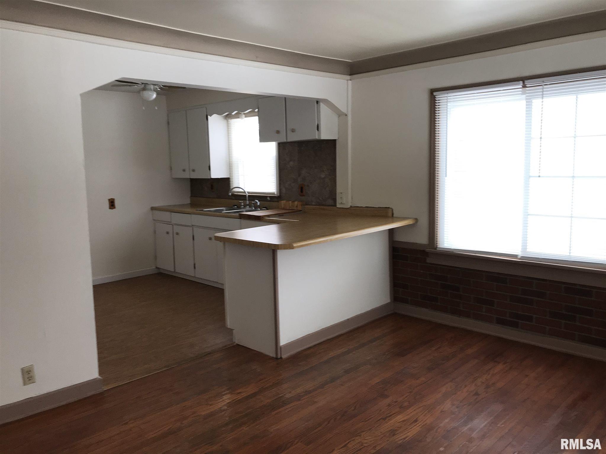 2240 East Cincinnati Street Springfield, IL 62702 - Photo 5 of 16 Gallery Image 5