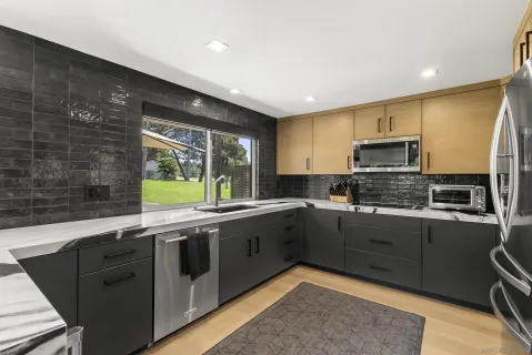 $1,895,000 | 622 Camino Santa Barbara, Solana Beach, CA 92075